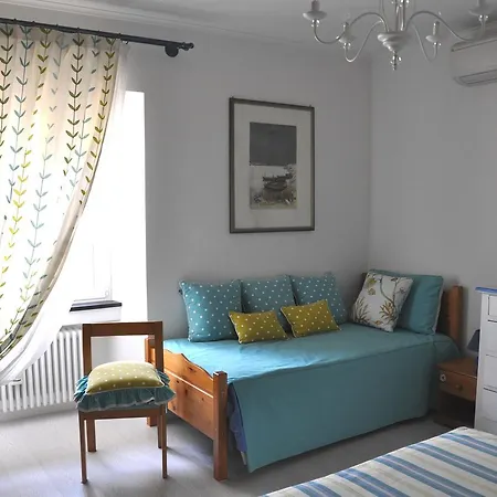 Golden Apple Apartment